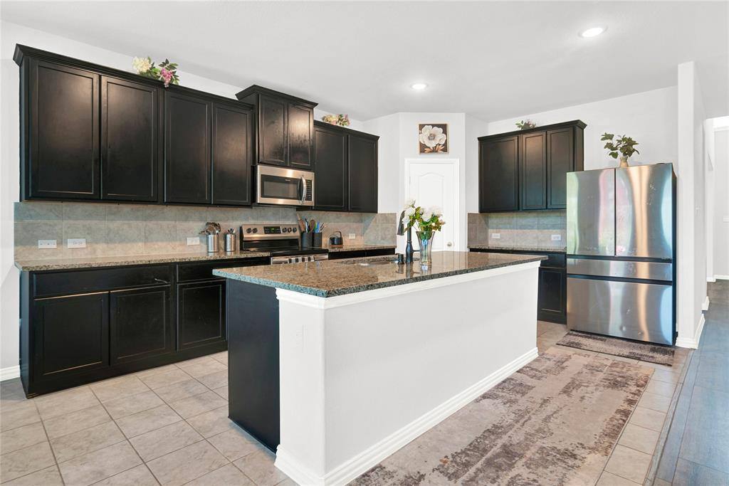 Apartment for rent at 3712 Maroon Creek Rd, Aubrey, TX 76227