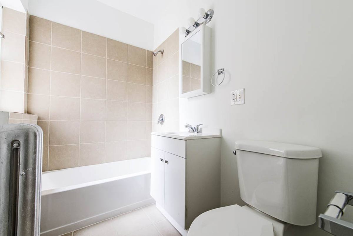 Apartment for rent at 7752 S Cornell Ave, Chicago, IL 60649