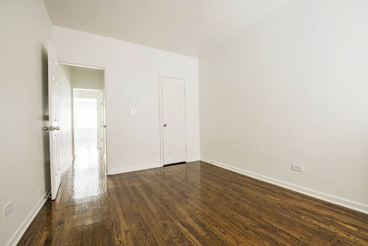 Apartment for rent at 7752 S Cornell Ave, Chicago, IL 60649
