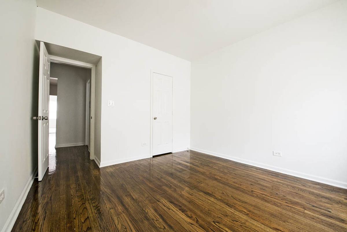 Apartment for rent at 7752 S Cornell Ave, Chicago, IL 60649