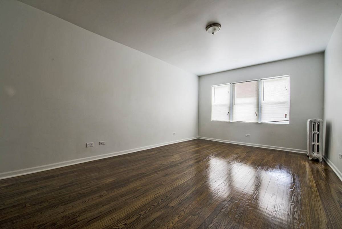 Apartment for rent at 7752 S Cornell Ave, Chicago, IL 60649