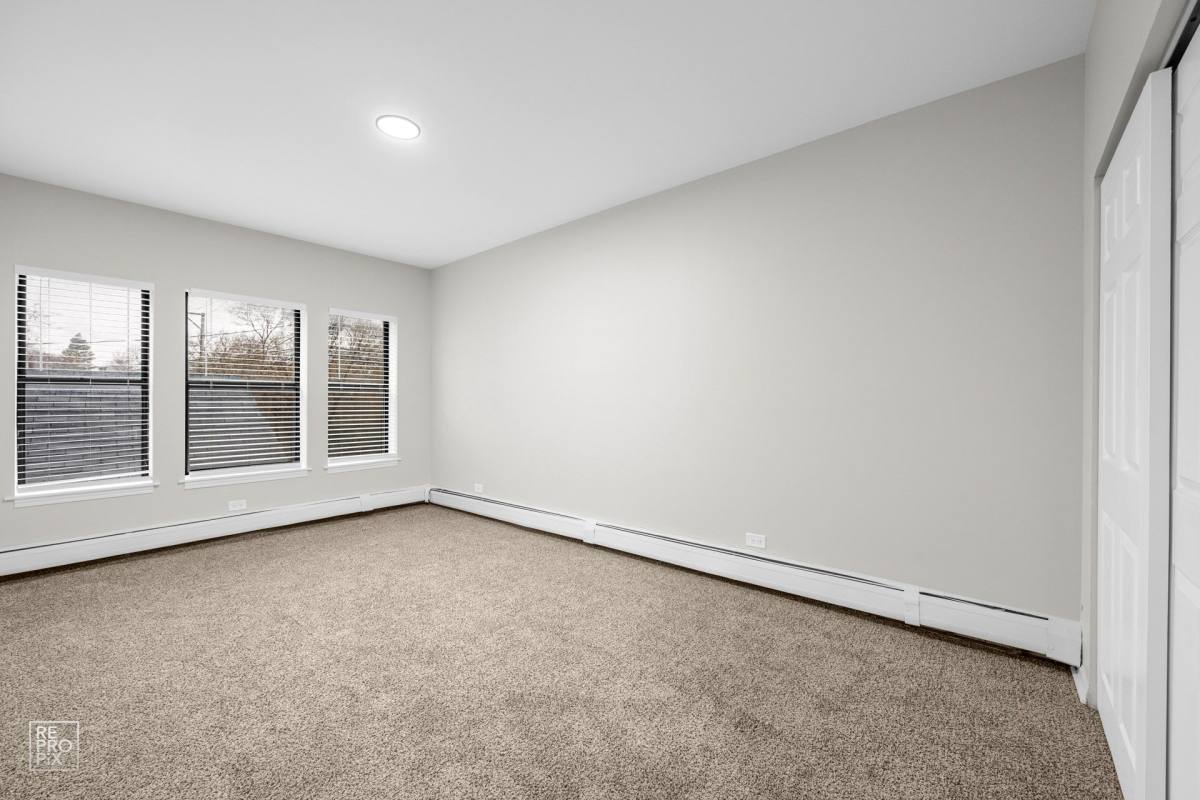 Apartment for rent at 7316 S Jeffery Blvd, Chicago, IL 60649