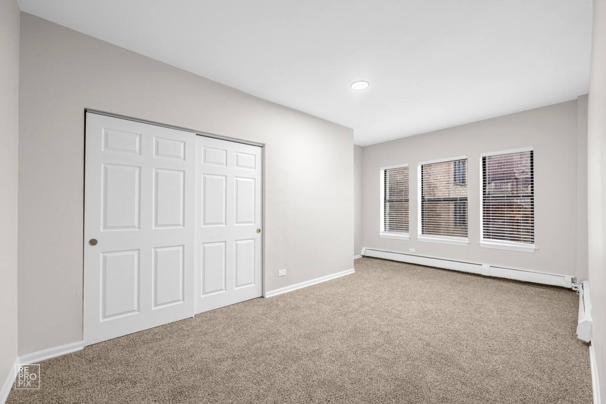 Apartment for rent at 7316 S Jeffery Blvd, Chicago, IL 60649