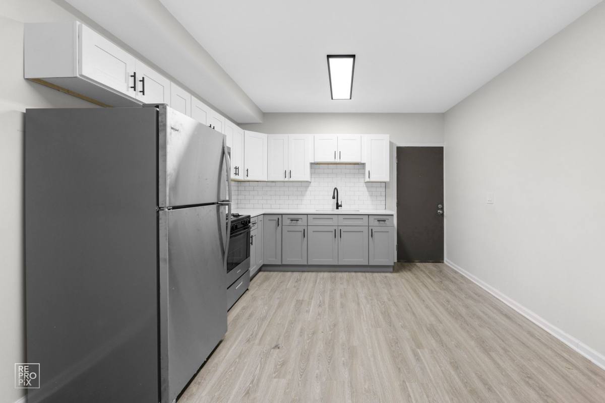 Apartment for rent at 7316 S Jeffery Blvd, Chicago, IL 60649
