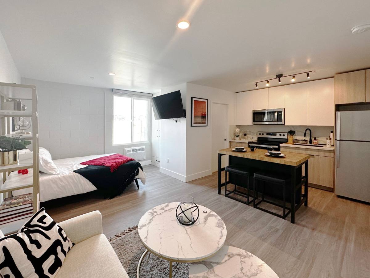 Apartment for rent at 213 N 9th St, Las Vegas, NV 89101