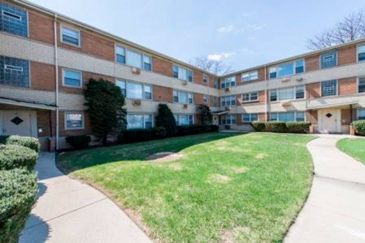 Apartment for rent at 7901 S Paxton, Chicago, IL 60617