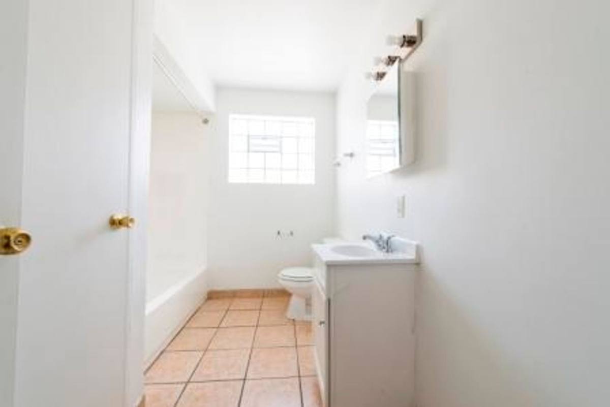 Apartment for rent at 7901 S Paxton, Chicago, IL 60617