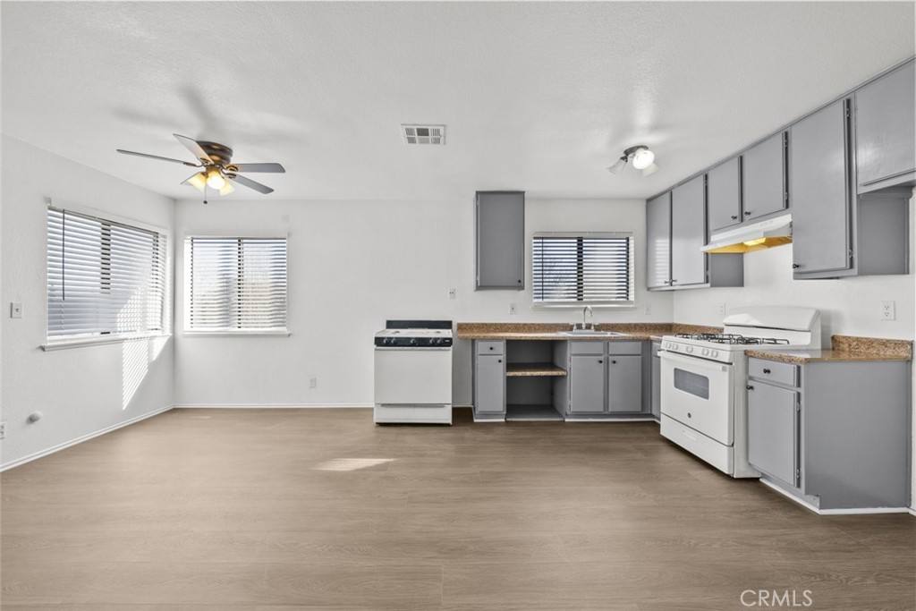 Apartment for rent at 38501 Larkin Ave #4, Palmdale, CA 93550