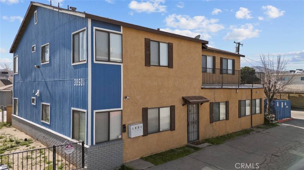 Apartment for rent at 38501 Larkin Ave #4, Palmdale, CA 93550