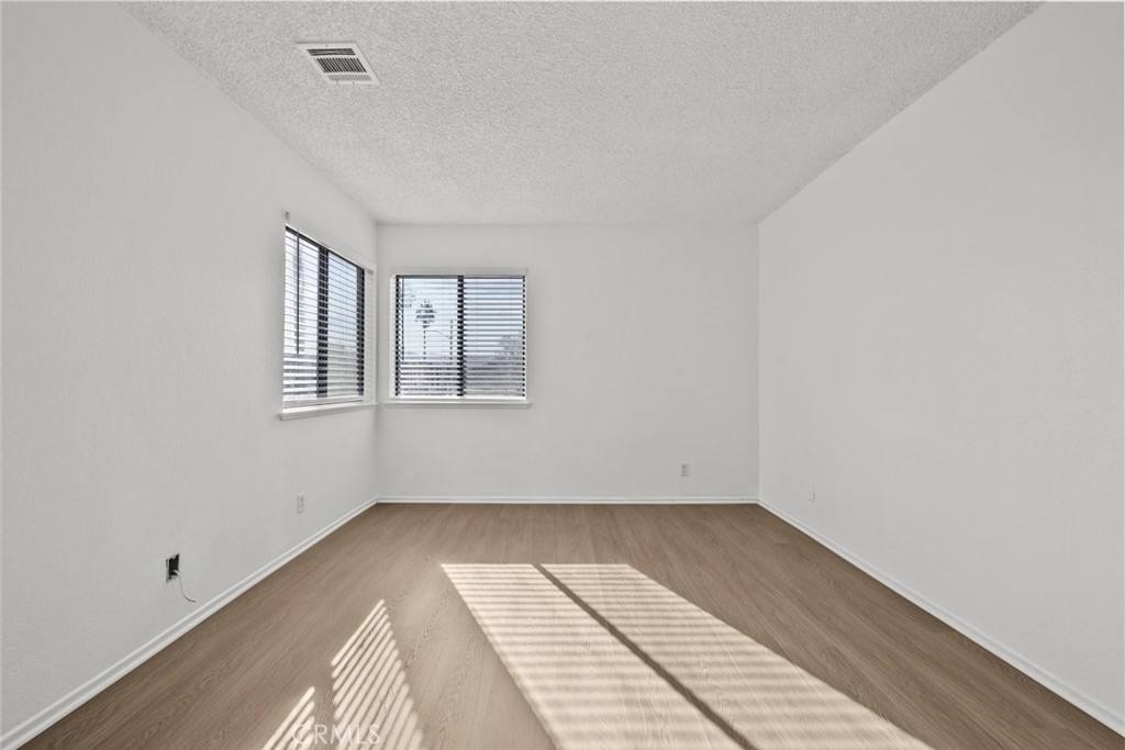 Apartment for rent at 38501 Larkin Ave #4, Palmdale, CA 93550