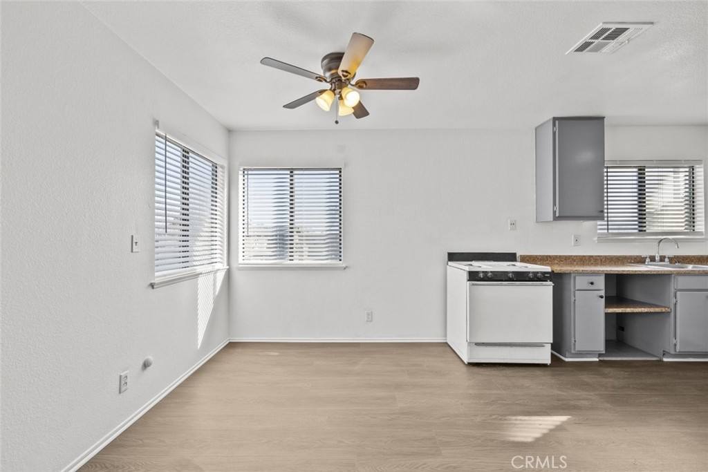 Apartment for rent at 38501 Larkin Ave #4, Palmdale, CA 93550
