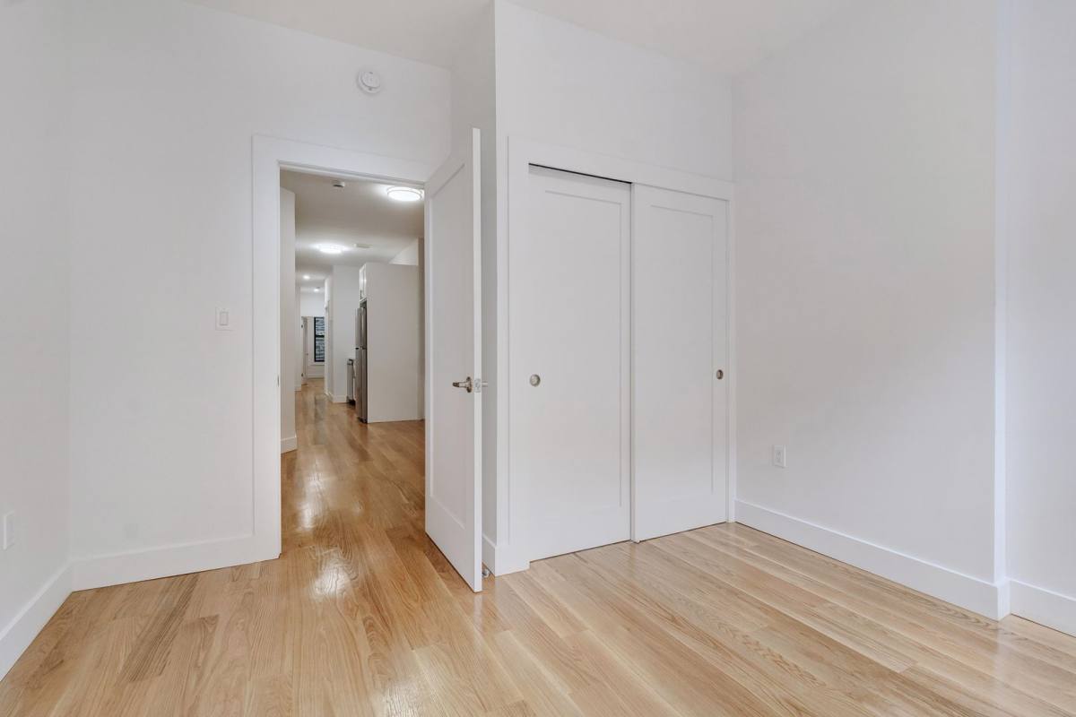 Apartment for rent at 219 E 89th St, New York, NY 10128