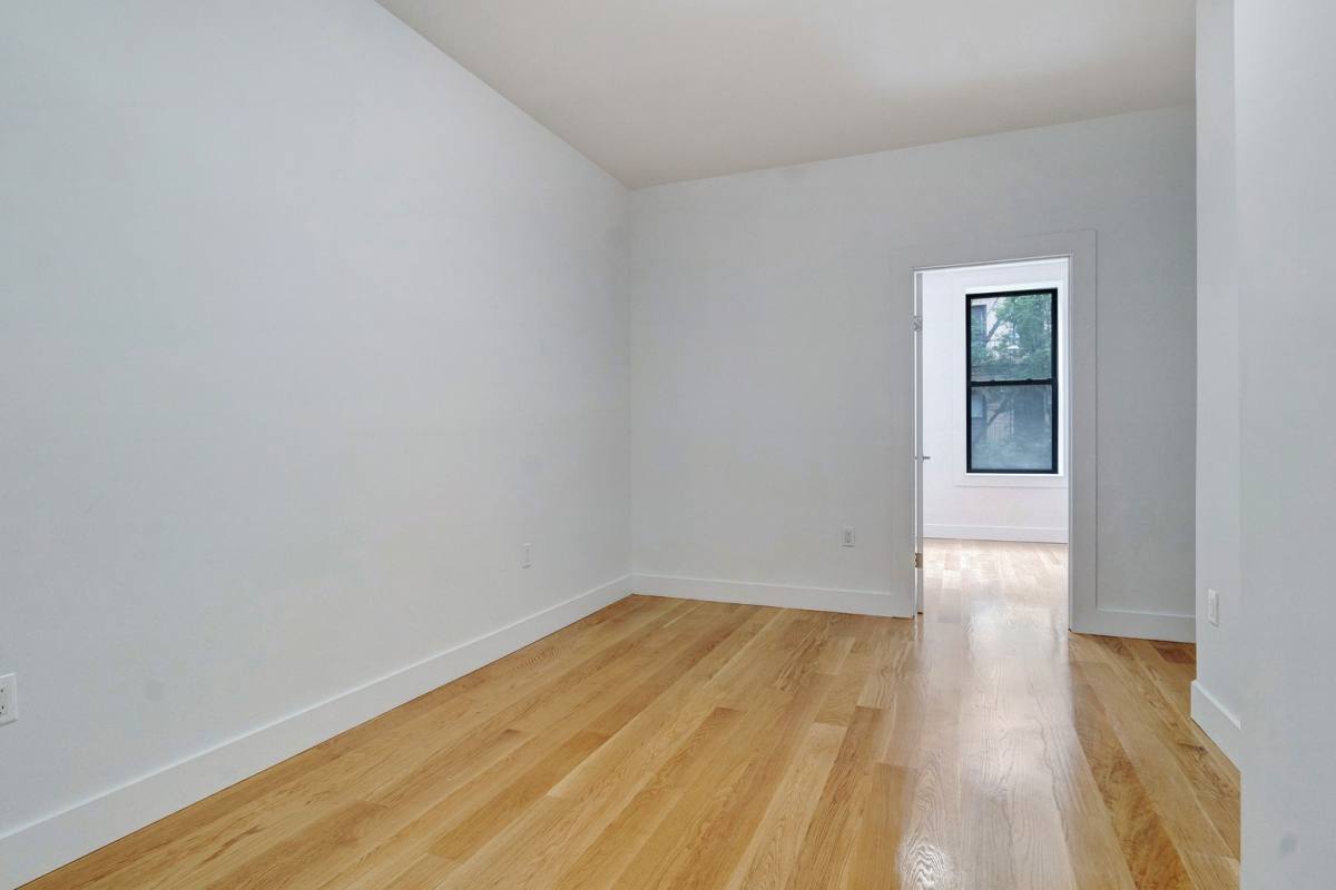 Apartment for rent at 219 E 89th St, New York, NY 10128
