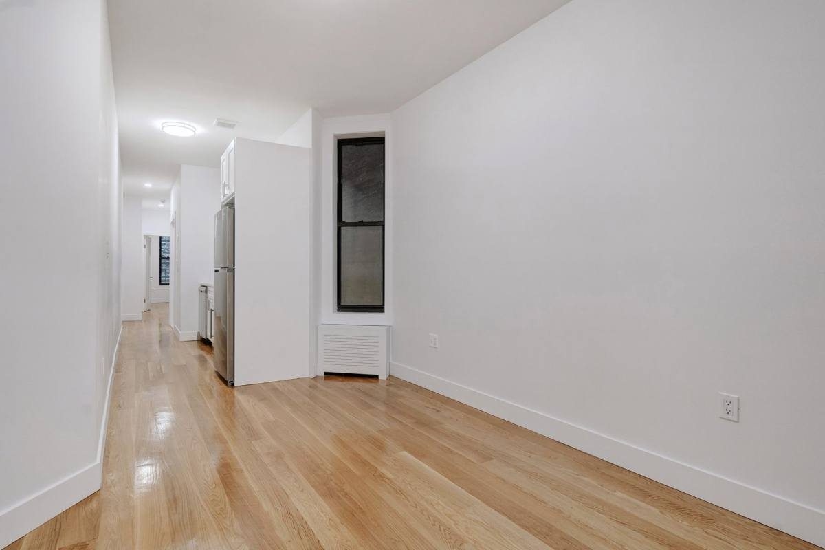 Apartment for rent at 219 E 89th St, New York, NY 10128