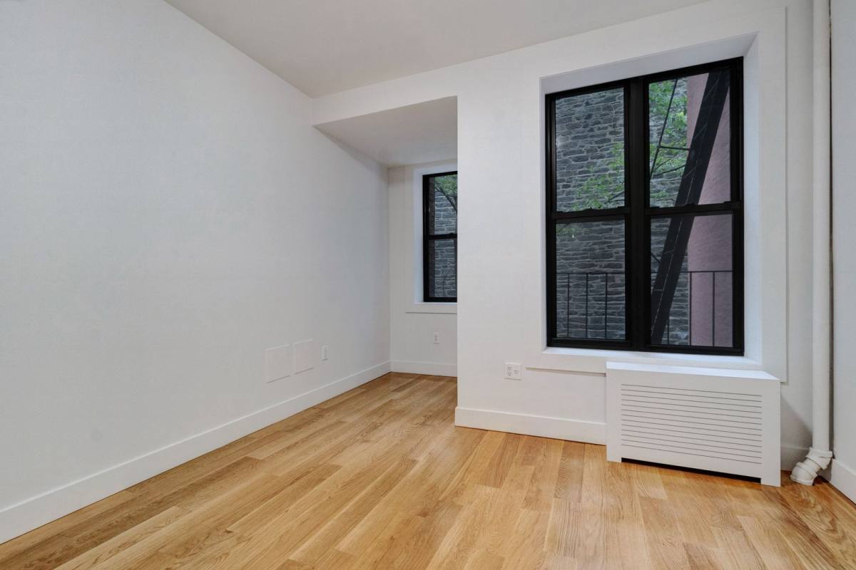 Apartment for rent at 219 E 89th St, New York, NY 10128