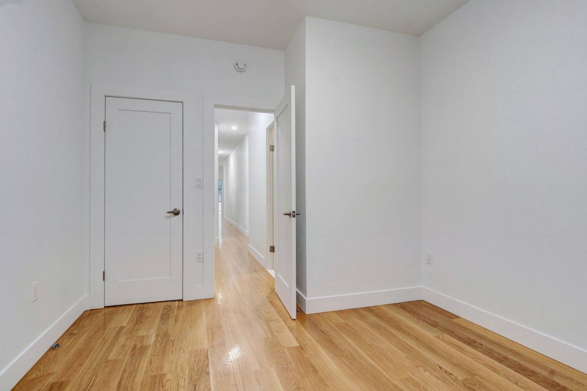 Apartment for rent at 219 E 89th St, New York, NY 10128