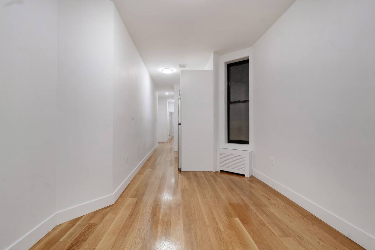 Apartment for rent at 219 E 89th St, New York, NY 10128
