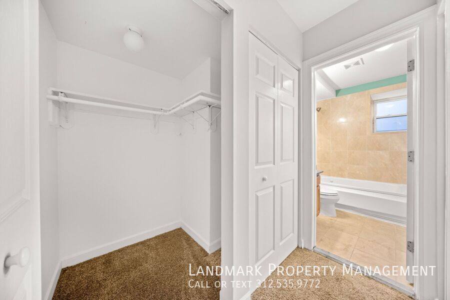 Apartment for rent at 509 E 44th St #G, Chicago, IL 60653