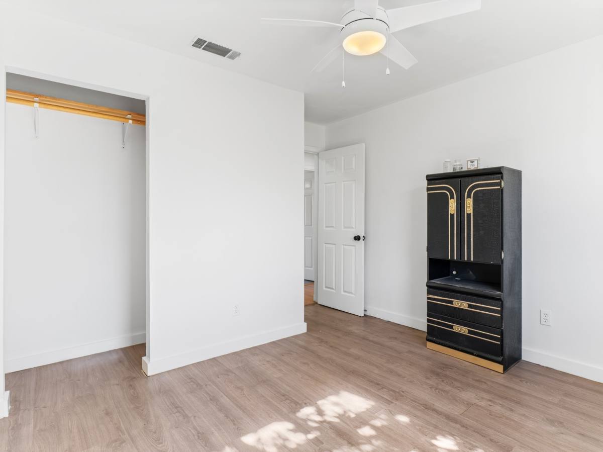 Apartment for rent at 5519 Kincer Rd, Damon, TX 77430