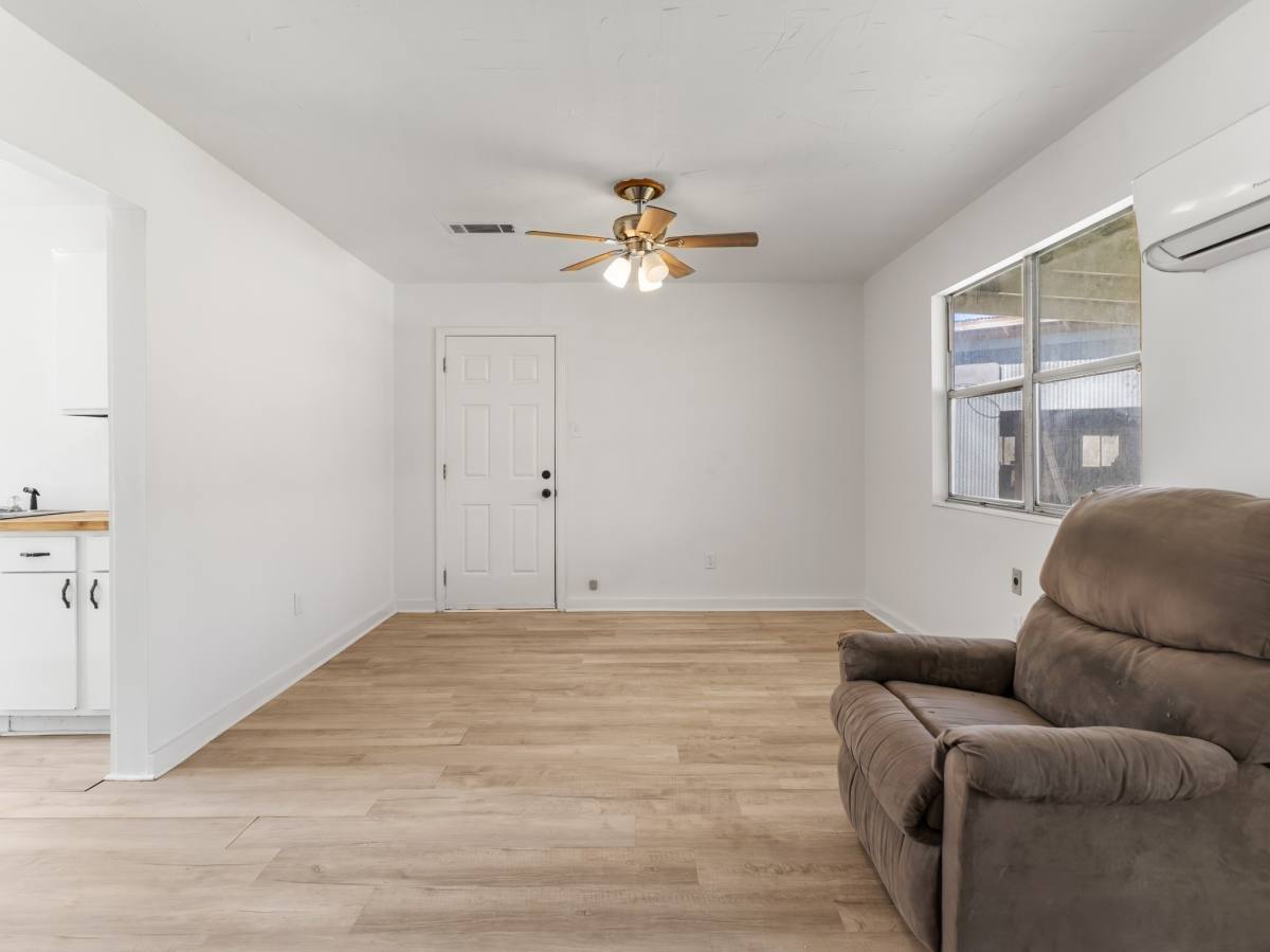 Apartment for rent at 5519 Kincer Rd, Damon, TX 77430
