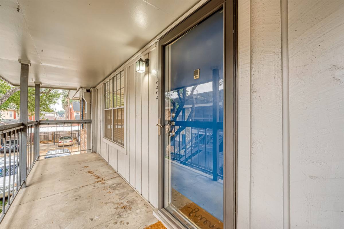 Condo for rent at 2350 Bering Dr #122, Houston, TX 77057
