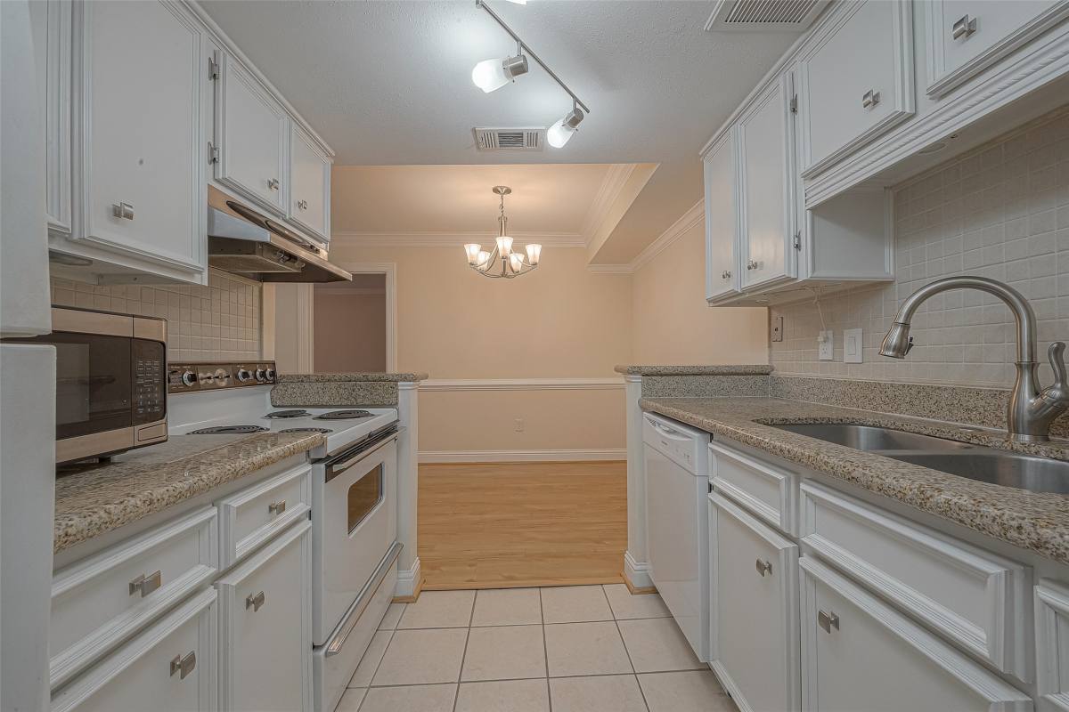 Condo for rent at 2350 Bering Dr #122, Houston, TX 77057