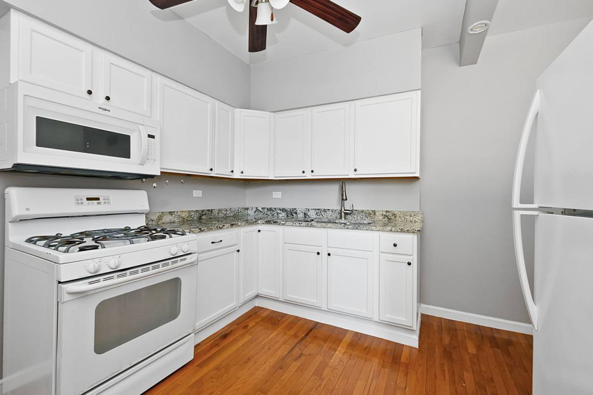 Apartment for rent at 6200 S Albany Ave, Chicago, IL 60629