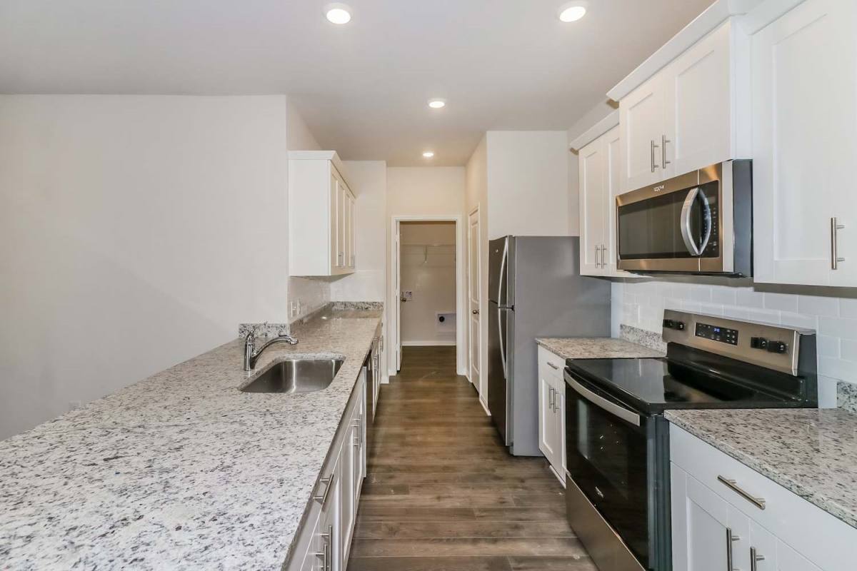 Apartment for rent at 8102 Sunberry Shadow Dr, Houston, TX 77016