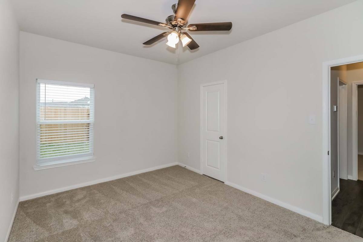 Apartment for rent at 8102 Sunberry Shadow Dr, Houston, TX 77016