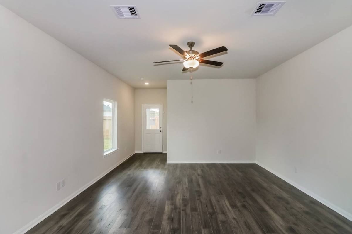 Apartment for rent at 8102 Sunberry Shadow Dr, Houston, TX 77016