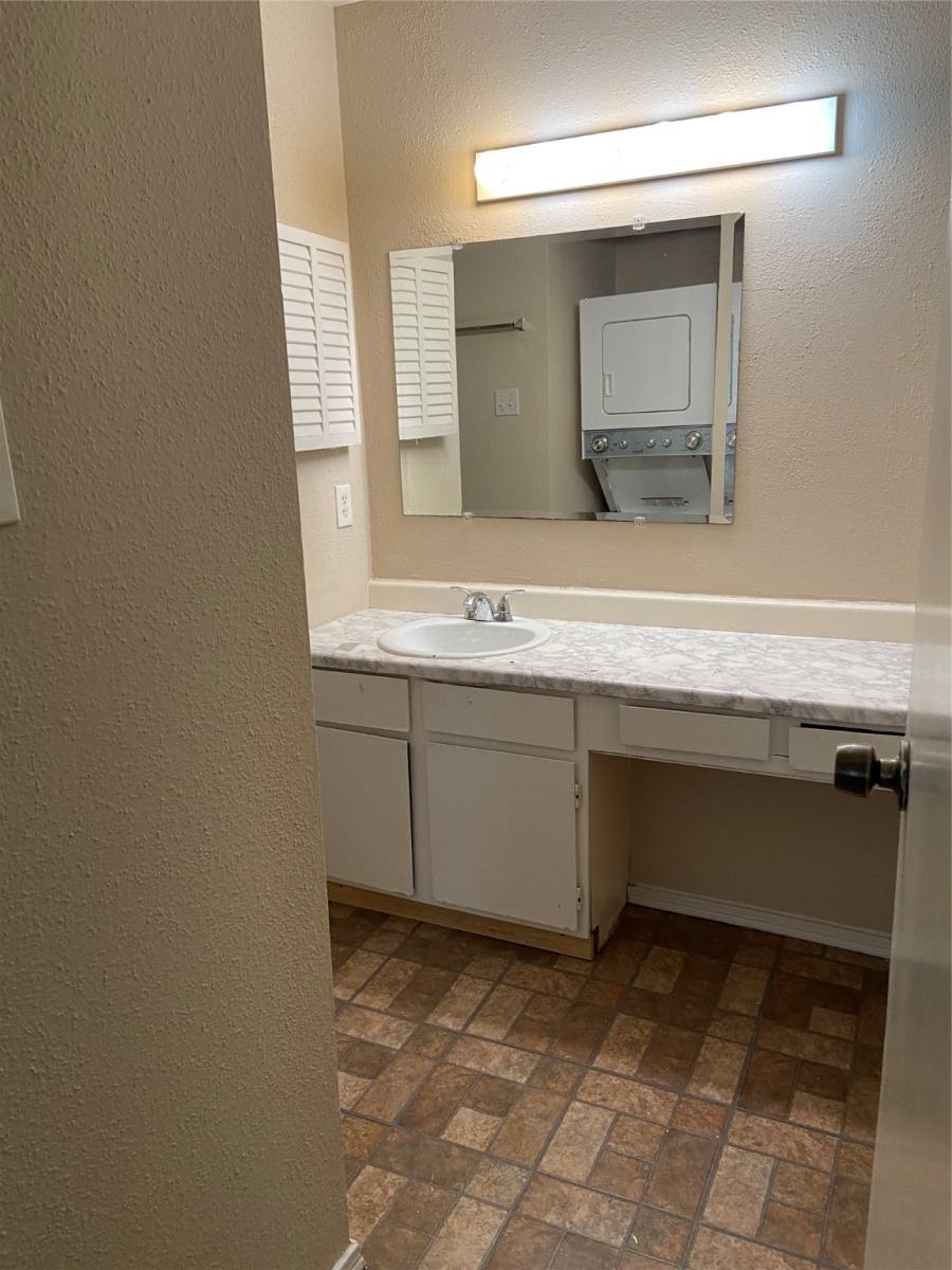 Apartment for rent at 12500 Sandpiper Dr #4, Houston, TX 77035