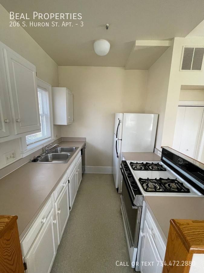 Townhouse for rent at 206 S Huron St #3, Ypsilanti, MI 48197