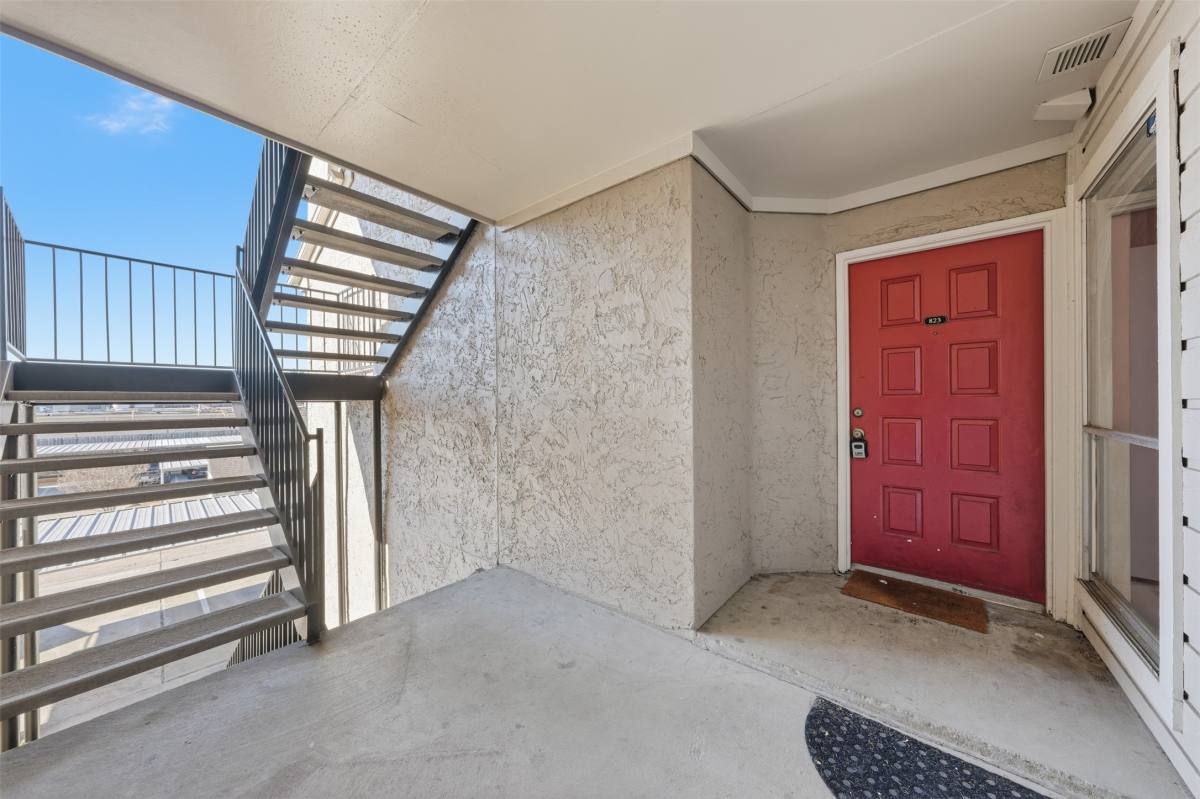 Condo for rent at 10855 Meadowglen Lane #823, Houston, TX 77042