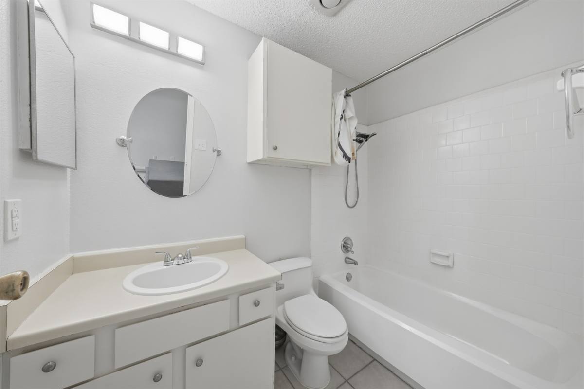 Condo for rent at 10855 Meadowglen Lane #823, Houston, TX 77042