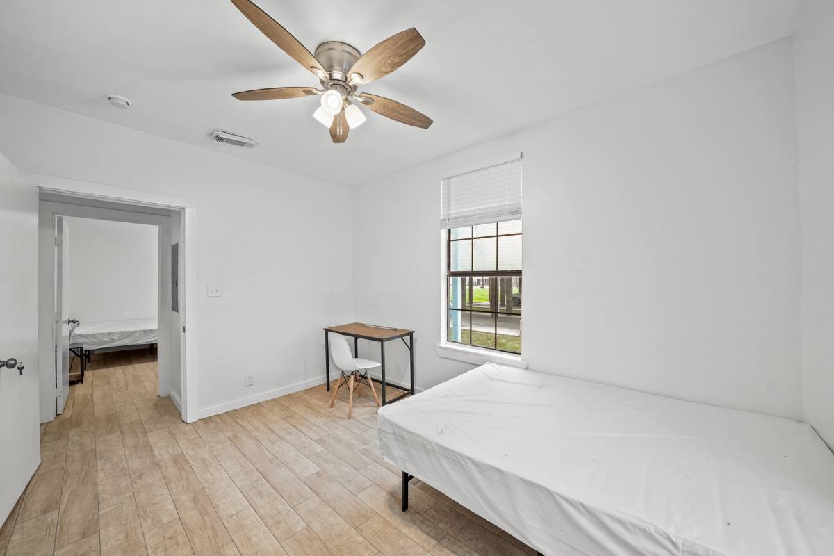 Apartment for rent at 701 28th St #701B, Galveston, TX 77550