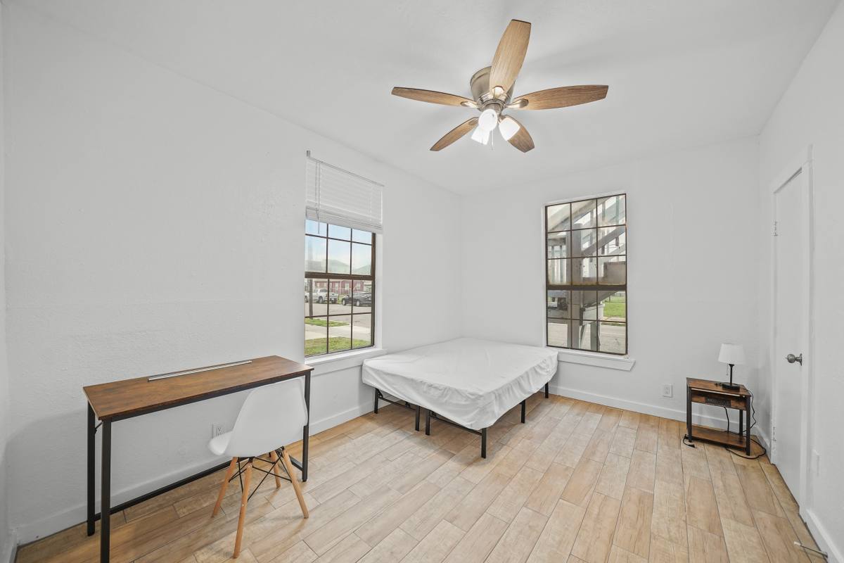 Apartment for rent at 701 28th St #701B, Galveston, TX 77550