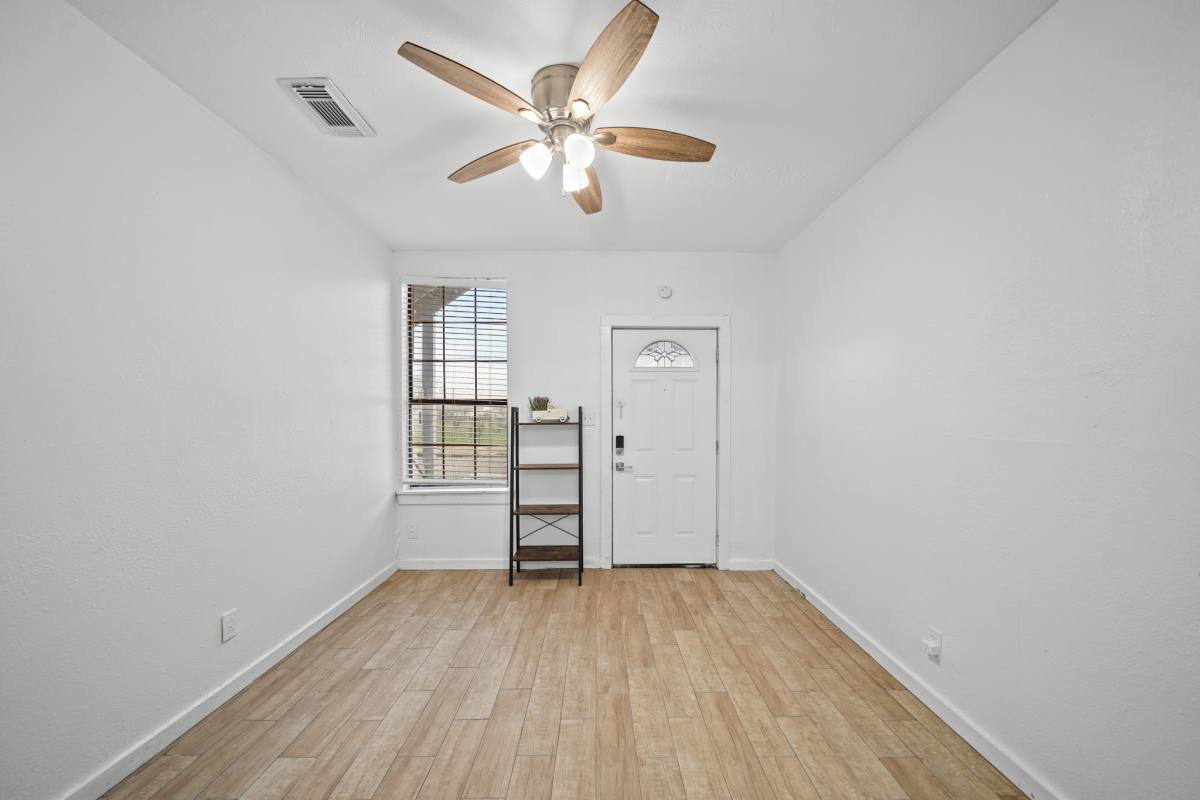 Apartment for rent at 701 28th St #701B, Galveston, TX 77550