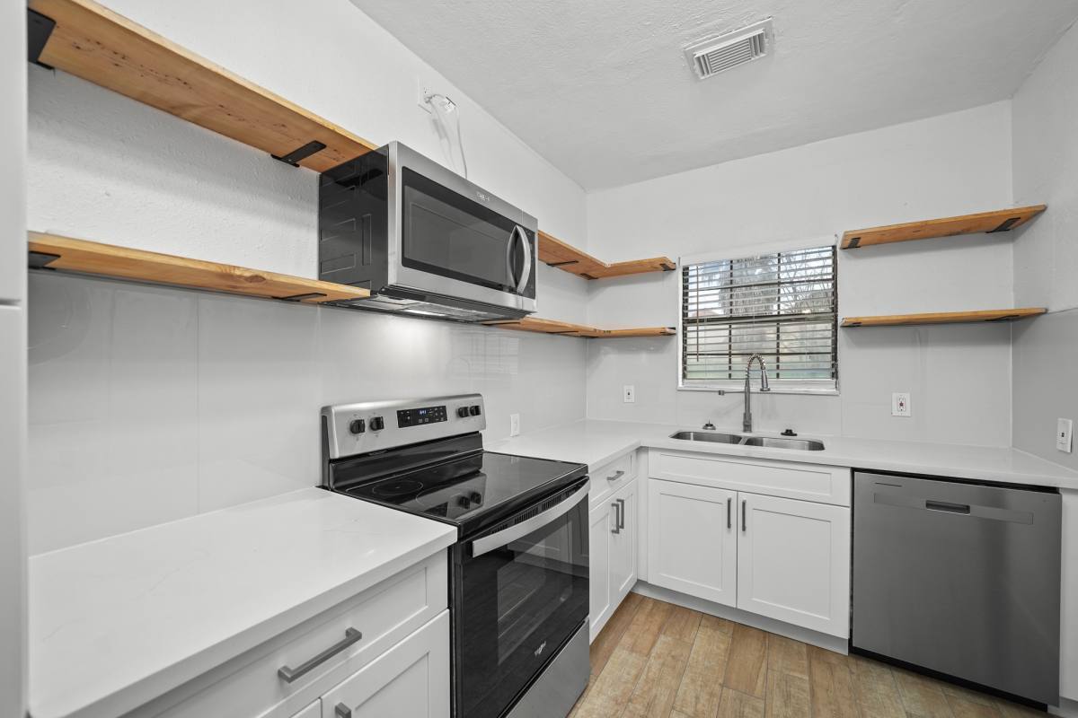 Apartment for rent at 701 28th St #701B, Galveston, TX 77550