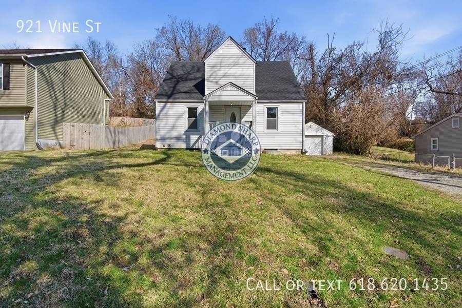 House for rent at 921 Vine St, Collinsville, IL 62234