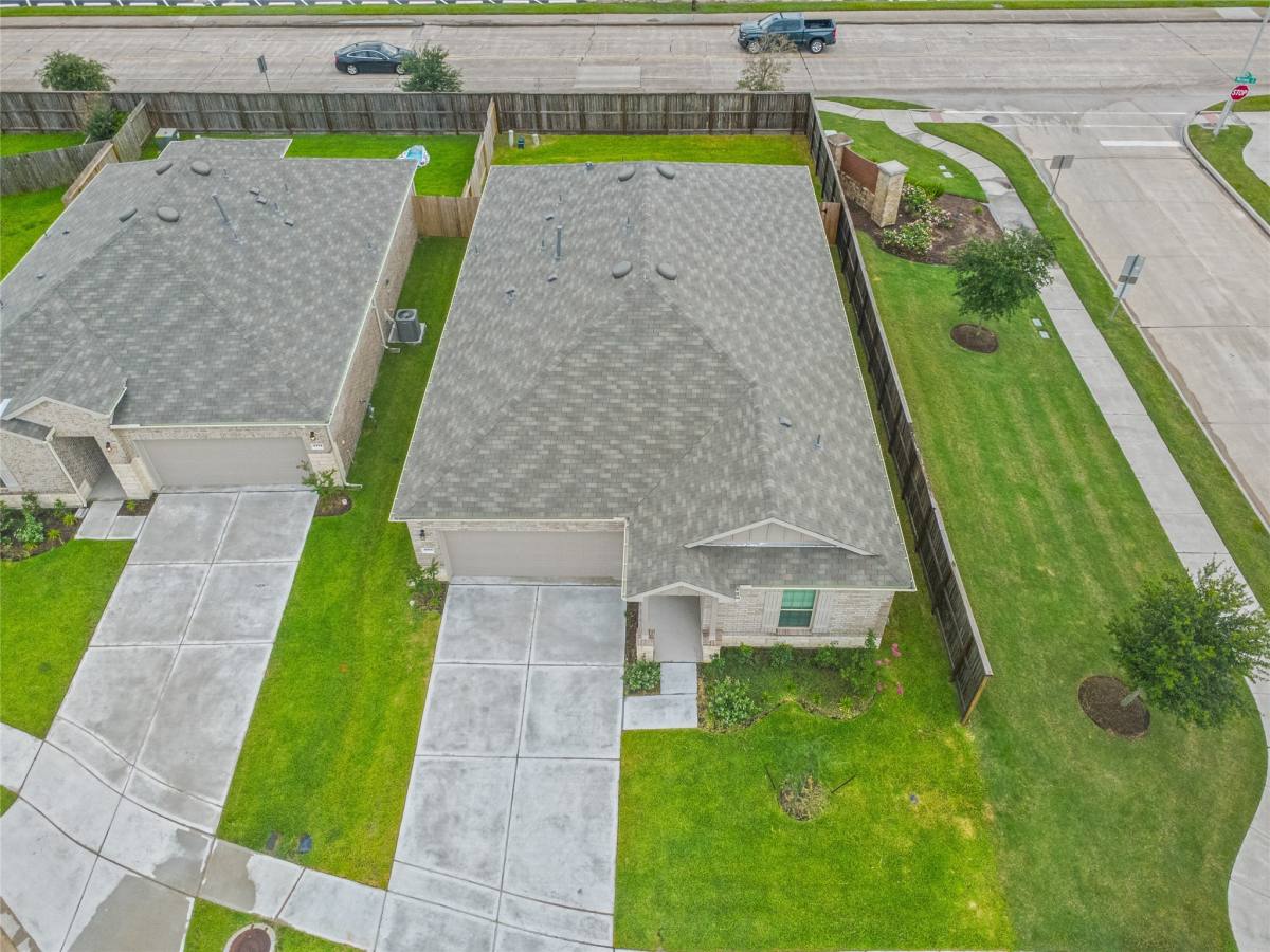 Apartment for rent at 3111 Freiberger Lane, Alvin, TX 77511