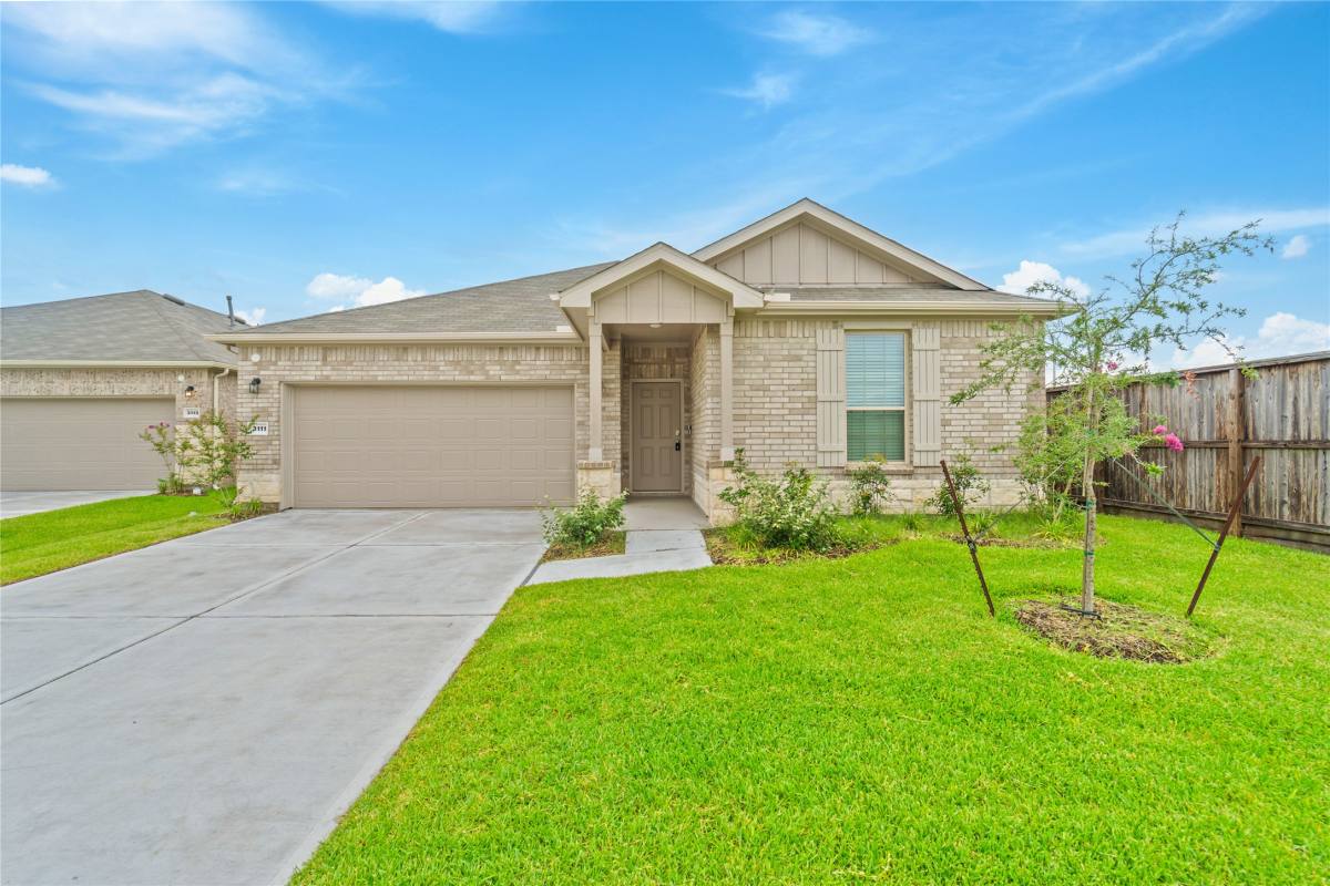 Apartment for rent at 3111 Freiberger Lane, Alvin, TX 77511
