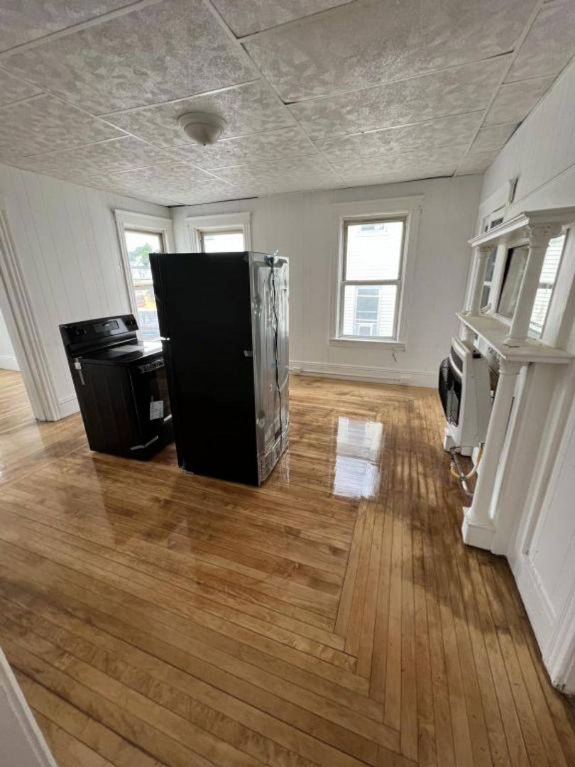 Apartment for rent at 273 Grafton St, Worcester, MA 01604