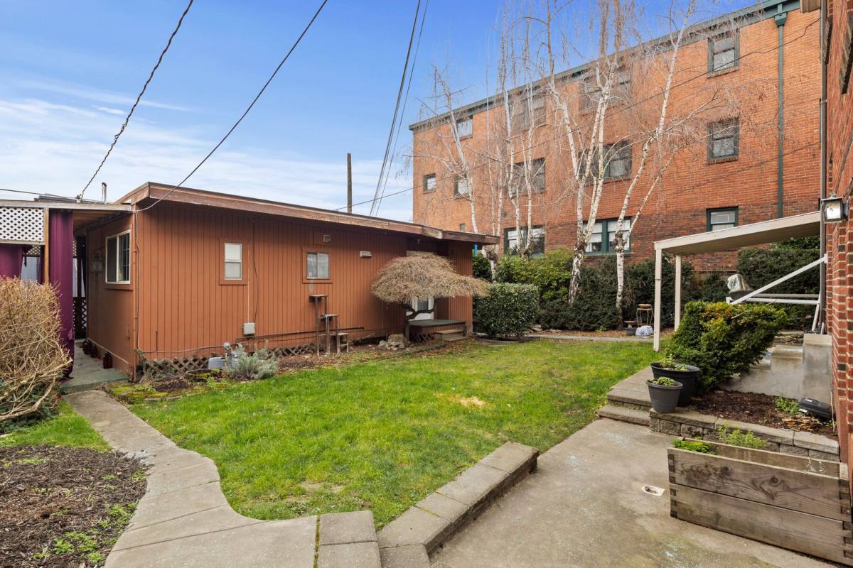Apartment for rent at 2711 Franklin Ave E, Seattle, WA 98102
