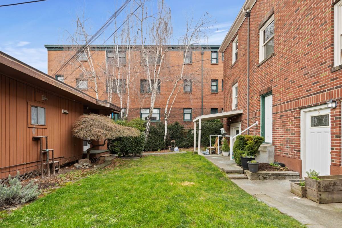 Apartment for rent at 2711 Franklin Ave E, Seattle, WA 98102