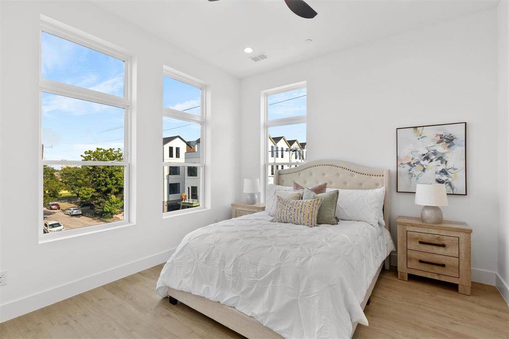 Townhouse for rent at 727 W 10th St #108, Dallas, TX 75208