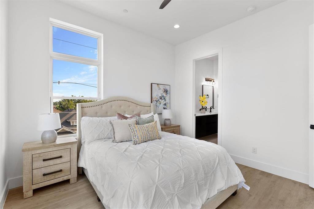 Townhouse for rent at 727 W 10th St #108, Dallas, TX 75208