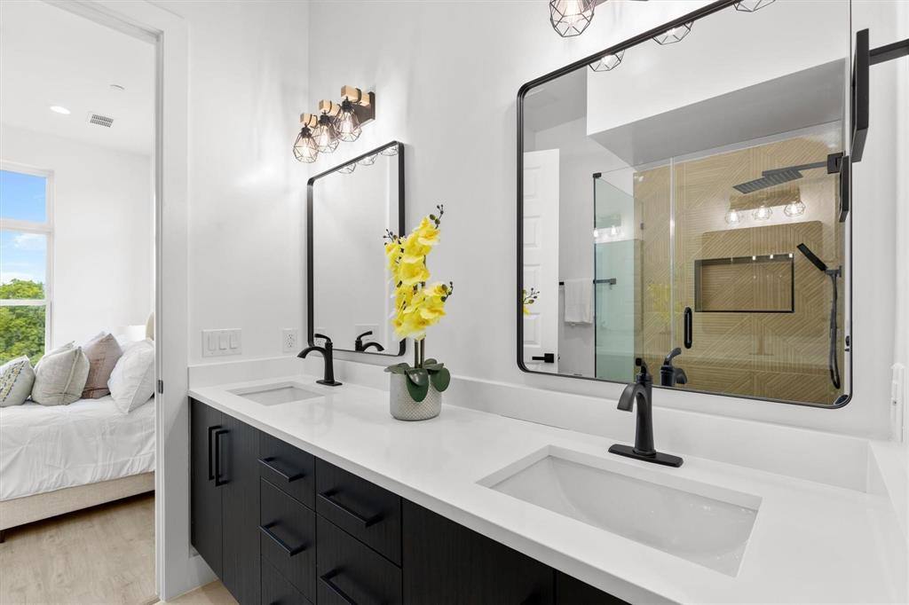Townhouse for rent at 727 W 10th St #108, Dallas, TX 75208