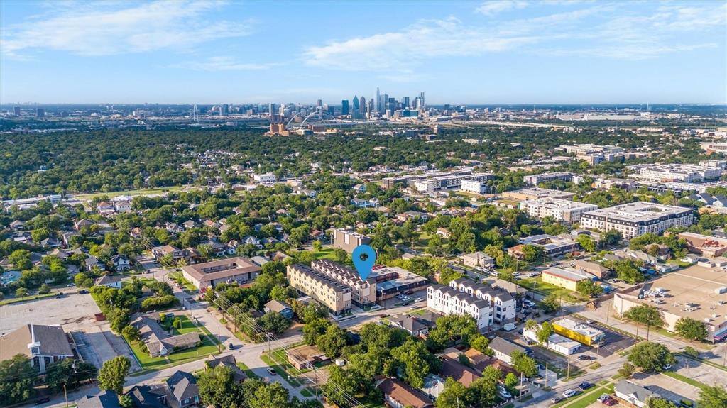 Townhouse for rent at 727 W 10th St #108, Dallas, TX 75208