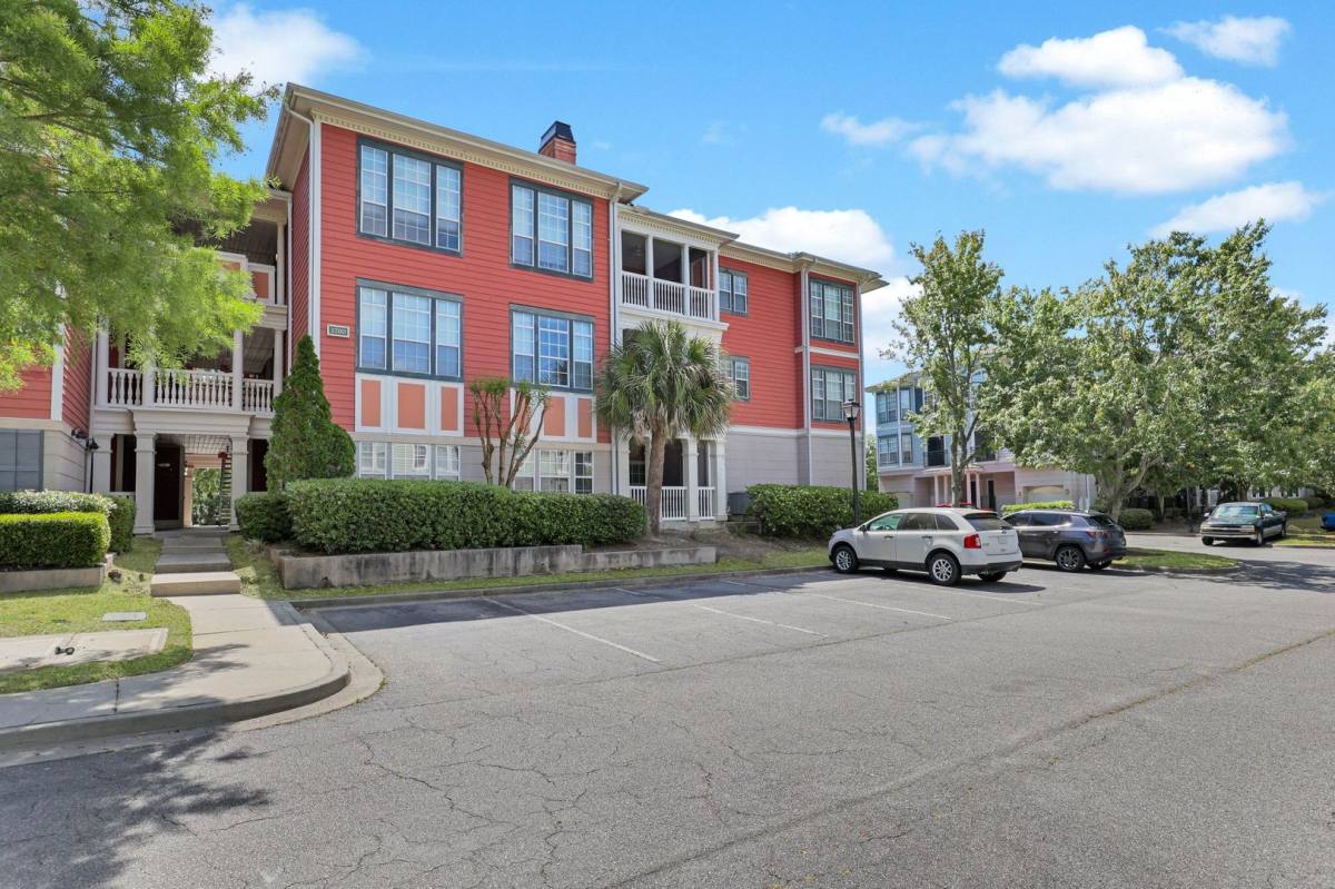 Condo for rent at 1733 Whitemarsh Way, Savannah, GA 31410