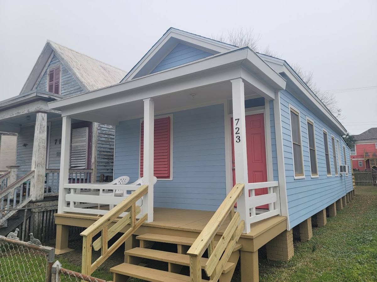 House for rent at 723 Sealy, Galveston, TX 77550